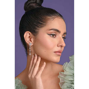 Pendientes de Plata de Ley 925 con Diseño de Flor Anaya, Chapados en Oro con Detalles de Perlas y Diamantes, Ideales para Bodas y Fiestas - Product Image 4