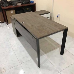 โต๊ะทำงานผู้บริหารระบบไตรแอน 180x160 ซม. ดีไซน์ร่วมสมัย ขาเหล็กทรงสามเหลี่ยม สำหรับใช้ในสำนักงานหรือที่บ้าน รุ่น HBTA022 - Product Image 5