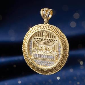 Colgante Redondo de Oro Amarillo de 10K con Diseño de la Última Cena, Ideal para Fiestas y Eventos - Product Image 1