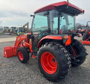 Tractor Agrícola L4060 de 40 HP en Oferta, con Cargador Frontal LA905, Rojo, Tracción en las 4 Ruedas, Alta Productividad - Product Image 4