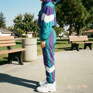 Conjunto Deportivo Retro de los 90, Chaqueta Corta y Pantalones Ajustados de Terciopelo de Algodón en Color Verde Azulado y Morado para Mujer - Product Image 3