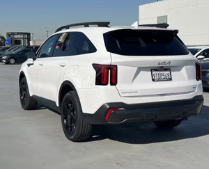 CLEAN 2024 Sorento X-Line SX Prestige AWD Prêt à être expédié - Product Image 6