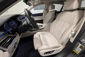 BMW M760i xDrive d'occasion 2020, conduite à gauche/droite - Product Image 4