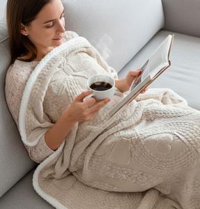 Couverture matelassée d'hiver Manta Trmica Corazones 200x230cm en lin/polyester, douce et chaude, beige, gris, lavande, gris foncé, vert, matrimoniale - Product Image 1