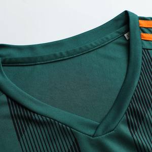Fabricant OEM d'uniformes de football, maillot et short personnalisés de haute qualité, séchage rapide, respirant, pour l'entraînement et les matchs compétitifs - Product Image 6