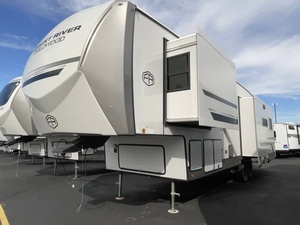 Nuevo 2025 Forest River Wildwood Heritage Glenn 325RL - Product Image 3