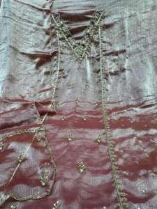 Beaux costumes indiens non cousus brodés à la main pour les femmes pour les fêtes de style traditionnel - Product Image 2