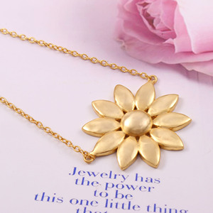 Collar con colgante de plata de ley 925 estilo flor clásica, joyería fina de diseño único para mujer con chapado en oro y rodio - Product Image 4