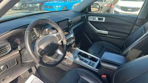 Bastante usado 2022 Ford Explorer Limited RWD - Product Image 2