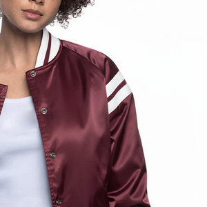 Chaqueta universitaria con relleno de algodón a prueba de viento fina de béisbol con letras bordadas para mujer, fabricación al por mayor, temporada de otoño - Product Image 3