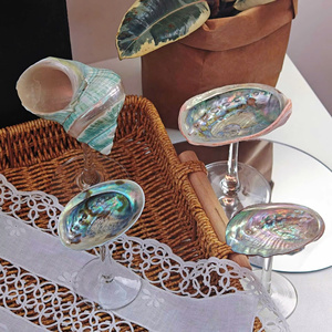 La beauté naturelle rencontre la fonctionnalité: Conch Shell Cup Élevez vos célébrations avec un verre à vin de coquille de mer - Product Image 2