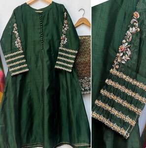 Dernier costume fantaisie uni en coton Collection Salwar Kameez en coton pakistanais Vente en gros Costumes Antalkali Robe Salwar Kameez broderie - Product Image 4