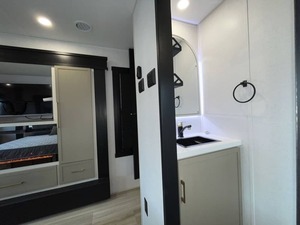 Nueva Caravana Forest River Wildwood Heritage Glenn ROST43 2025 en Venta para Camping y Viajes - Product Image 3