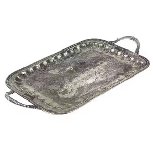 Plateau en aluminium moulé à la main Plateau durable Design floral Plateau de service en métal de qualité luxueuse pour hôtel Vente durable et fiable - Product Image 4