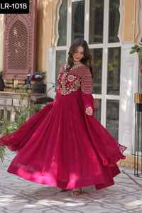 Robes traditionnelles indiennes les plus attrayantes, longues et belles robes de style Anarkali en faux fleurs pour mariage et festival - Product Image 6