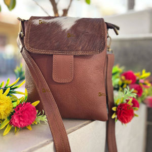 Hot Selling Lightweight Casual Genuine Cowhide Leather Handbag Tassel Letter Decoration Zipper Closure <b>Hair</b> Fur for Shopping - Product Image 2