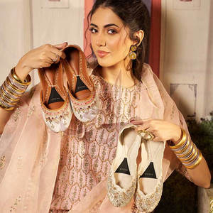 รองเท้าคุสซาผู้หญิงรุ่นใหม่ คุณภาพดีเยี่ยม ตกแต่งด้วยกำมะหยี่ ป้องกันการลื่นไถล ปรับแต่งได้ - Product Image 5