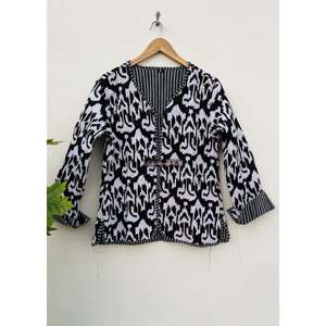 Veste matelassée en patchwork de coton indien faite à la main, style bohème, réversible, en satin, pour femme, taille XL, manteau d'hiver durable pour l'automne - Product Image 1
