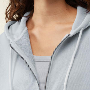 เสื้อฮู้ดแฟชั่นผู้หญิงแบบครอปพร้อมพิมพ์โลโก้ออกแบบได้ตามต้องการ - Product Image 2