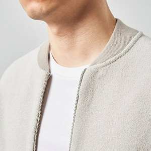 Chaqueta acogedora y elegante para hombre, abrigo térmico de lana con cremallera para senderismo, esquí y ropa de invierno de todos los días. - Product Image 3