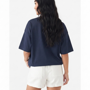 T-shirt de luxe pour femme en 100 % coton 230 GSM, coupe ample à épaules tombantes, couleur unie, grammage lourd, vente en gros d'usine, logo personnalisé - Product Image 5