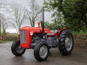 Tracteur agricole à roues Massey Ferguson, moteur 90 CV. - Product Image 4