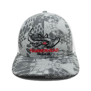 Chapeaux de camionneur 6 panneaux de haute qualité avec logo personnalisé OEM Chapeaux de sport à bord incurvé en maille camouflage/blanc - Product Image 2