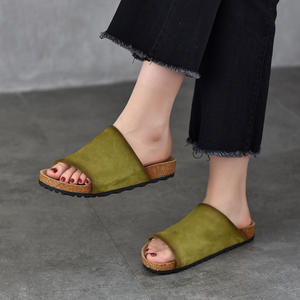 Sandalias de Cuero Cómodas para Hombre, Pantuflas Antideslizantes de Verano para Interiores y Exteriores, Pantuflas de Cuero de Diseño para Mujer - Product Image 1