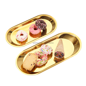 Juego de bandejas ovaladas doradas brillantes con acabado liso y diseño elegante, ideal para exhibir postres y dulces con estilo. - Product Image 1