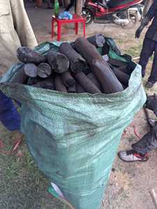 Carbón de leña Vietnam Cassia con largo tiempo de combustión y bajo contenido de cenizas para cocinar limpio - Product Image 3