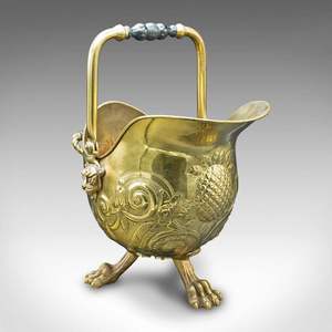 Cubo de carbón de latón macizo con superficie pulida y cuerpo profundo ideal para uso funcional e interiores de estilo tradicional - Product Image 5