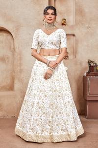 Tenue indienne traditionnelle élégante Vishitra Lehenga Choli pour les fêtes de mariage et les événements de réception disponibles au meilleur prix - Product Image 3