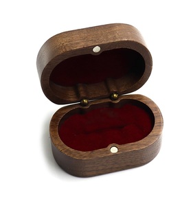 Boîte à bagues en bois boîte à bijoux boîte en bois décorative Vintage Surface lisse exquise Portable doublure douce bague de mariage en bois - Product Image 1
