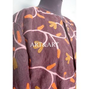 Chaqueta Corta Color Rosa Granate Hermosa Hecha a Mano, Chaqueta de Mujer con Bordado Floral y Detalles de Botones, Cálida para Otoño e Invierno, Ideal para Fiestas en la Playa - Product Image 2