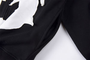 Sweats à capuche élégants pour hommes avec des motifs en relief lisses et un tissu en polaire douillet et chaud pour un usage quotidien décontracté - Product Image 6