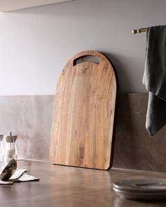 Planche à découper en bois décorative qui apporte un style élégant aux comptoirs tout en répondant aux besoins essentiels de découpe, de tranchage et de hachage. - Product Image 3