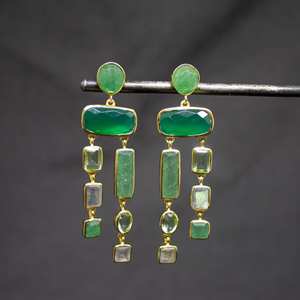 Los últimos y elegantes pendientes de gota de piedra múltiple chapados en oro con piedra de araña verde elaborados a partir de pendientes de gota de Plata de Ley 925 - Product Image 4