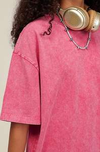 Camiseta Lisa ajustada de corte moderno. Ideal para uso diario casual o Emparejamiento con chaquetas y capas. - Product Image 2