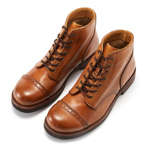 Ensemble de chaussures en cuir noir et marron pour hommes, fabriquées en cuir de haute qualité, style classique, finition raffinée et résistance durable - Product Image 2