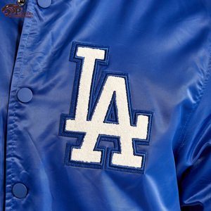 แจ็กเก็ตบอมเบอร์สำหรับผู้ชายและผู้หญิงเสื้อแจ็กเก็ตแบบทีมเบสบอลปักโลโก้ผ้าซาติน - Product Image 6