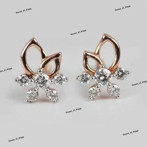 Boucles d'oreilles clous en argent sterling plaqué rhodium rose, motif floral moissanite, design pétale élégant, pierres étincelantes, mariage chic - Product Image 2