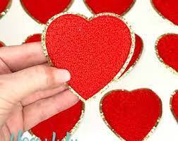 Usine personnalisée grand coeur forme Chenille broderie patchs thermocollants haut équipage vêtements d'hiver patchs chaussettes de sport en gros - Product Image 5