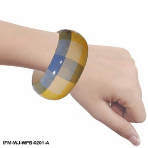 Brazalete de Madera Pintado a Mano con Diseño de Cuadros Coloridos, Brazalete de Madera Grueso con Patrón Geométrico Audaz, Accesorio de Muñeca para Mujer - Product Image 2