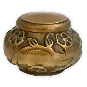 S E Latón Urnas para adultos Clásico Elegante Diseñador hecho a mano Venta al por mayor Urna de cremación Calidad superior Venta al por mayor Suministros funerarios de metal Urnas - Product Image 1