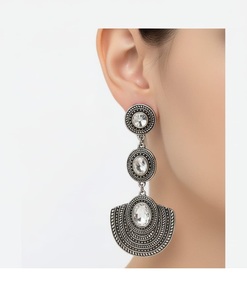 Boucles d'oreilles Jhumki ethniques en argent oxydé et pierre naturelle, les plus vendues pour les fêtes, les mariages, les cadeaux, les occasions spéciales - Product Image 5