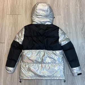 Chaqueta Acolchada Ligera para Hombre, Personalizada, de Alta Calidad, OEM 2025, Abrigada, para Invierno, con Capucha y Logotipo Frontal - Product Image 3