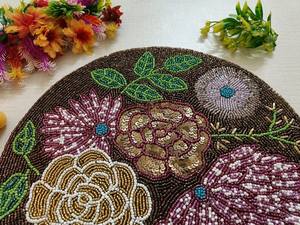 Napperon perlé Chargeur rond fait à la main pour salle à manger de luxe et décor de vacances Pièce unique perlé à la main, napperon, pendaison de crémaillère - Product Image 5