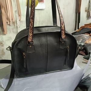 Sac fourre-tout en cuir véritable de haute qualité couverture de selle occidentale de Bohème Design unique fabricant de luxe indien en gros - Product Image 4