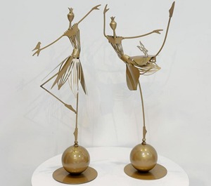Estatuilla elegante de Pose de baile, mesa elegante con acabado dorado para decoración del hogar, regalo de fiesta de oficina, escultura artística para eventos - Product Image 1