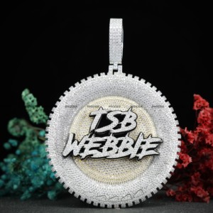 Medallón Personalizado con Incrustaciones de Diamantes, Plata de Ley 925, Dos Tonos, Moissanita, Forma Redonda, Colgante para Regalo de Navidad por Phoenix Enterprise - Product Image 1